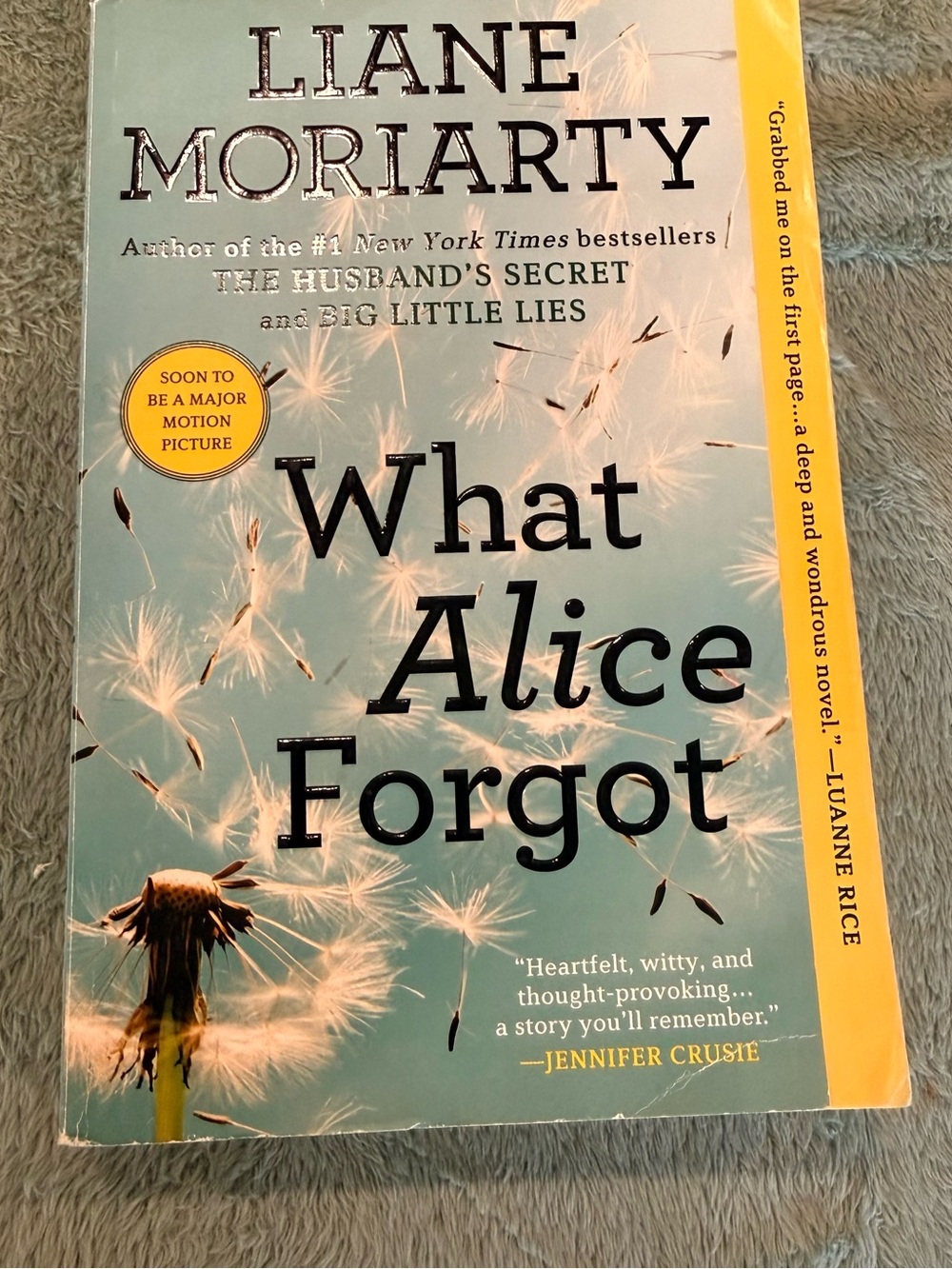 What Alice Forgot by Liane Moriarty Paperback 2012 Berkley Readers Guide